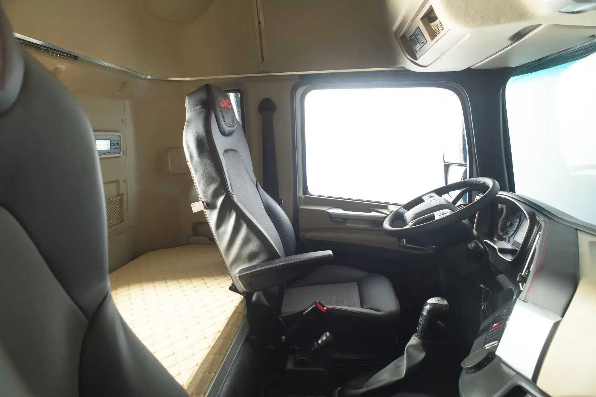 Interior HFC 4254 - Interior_1-4250-scaled.webp